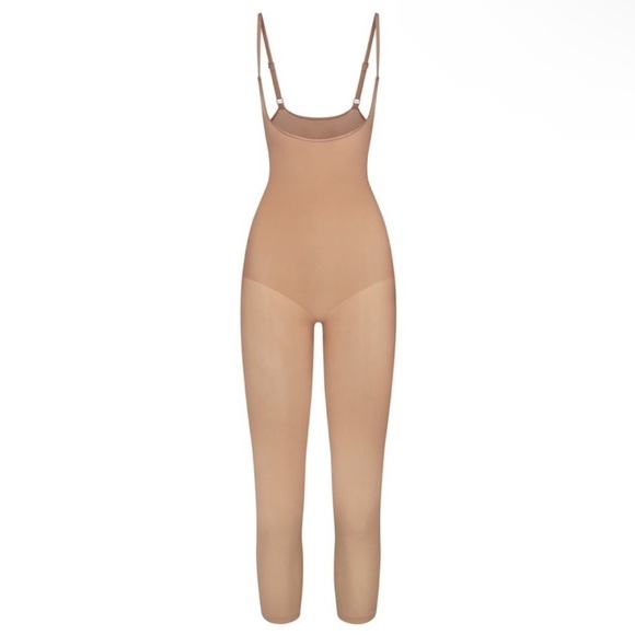 SKIMS EVERYDAY SCULPT OPEN BUST CATSUIT in Sienna NEW